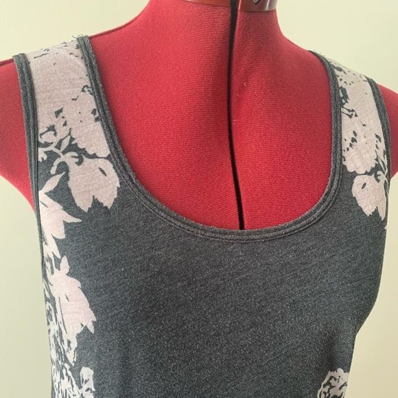 PRETTY WHITE ON GREY TANK TOP - Picture 2 of 7